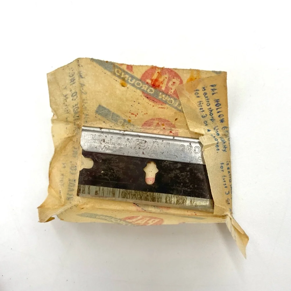 Vintage GEM Micromatic Single Edge Safety Razor Set With Case Two Razor Blades. - Picture 9 of 10